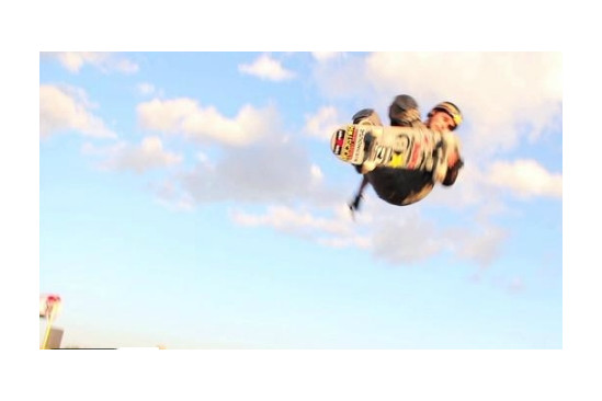 Elliot Sloan tail grab 900